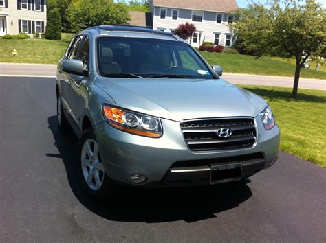 The santa fe crossover is a stylish family vehicle that has the ability to transport up to seven passengers when properly equipped. 2009 Hyundai Santa Fe - Pictures - CarGurus