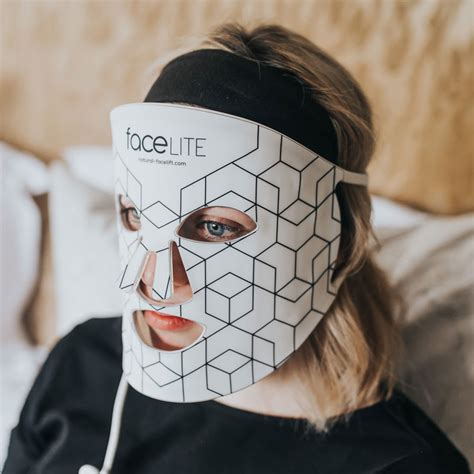 30° grad ist ein lied des deutschen rappers mc fitti. faceLITE LED face Mask | Anti-Aging red light therapy