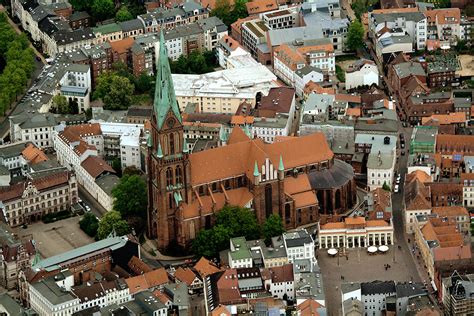 Hast du fotos von dieser sehenswürdigkeit? Schweriner Dom aus der Luft Foto & Bild | deutschland ...