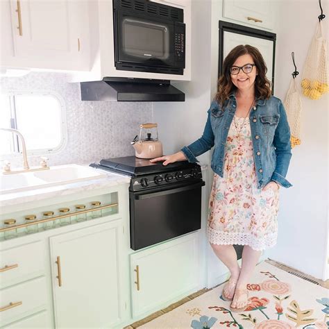 Tips for painting kitchen cabinets. Want to paint your wooden and/or laminate kitchen cabinets? Here are my best tips: 🌸 Take time ...
