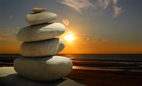 1600x1200 Resolution Balance Stone Near Calm Water Of Beach Hd