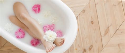 This Diy Milk Bath Recipe Soothes Dry Itchy Skin In A Flash Advanced