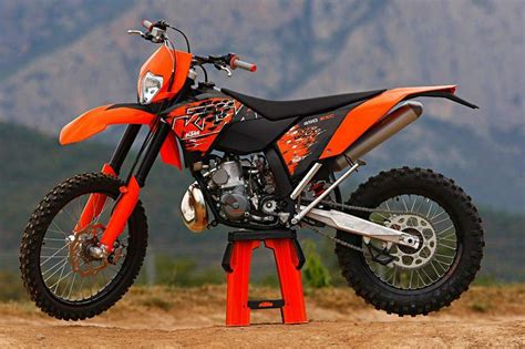 Ktm says the 450 exc racing weighs 113.04 kg (250 pounds) dry, has a 1480 mm (58.3 in) wheelbase, a 925 mm (36.4 in) seat height, and a 8.5. KTM 250 EXC Racing specs - 2005, 2006, 2007, 2008, 2009 ...