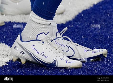 New York Giants linebacker Lorenzo Carter (59) wears cleats with names