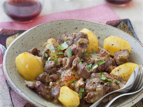 Ragoût de mouton aux pommes de terre et à lail Recette de Ragoût de