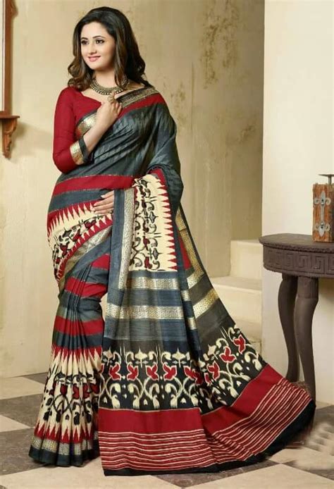 Sepatu tradisional india dapat dibeli di dilli haat market di new delhi mulai harga rp 100.000. Foto Foto / Gambar Rashami Desai menggunakan Kain Sari ...