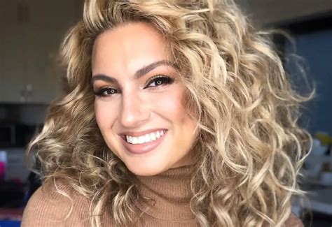 Who Are Tori Kelly Parents And Siblings Details About Allwyn Laura