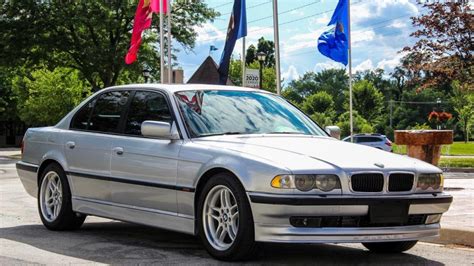 The information you provide to black book, excluding your credit score, will be shared with bmw and a bmw dealership for the purpose of improving your car buying. Her er den M7, BMW aldrig byggede