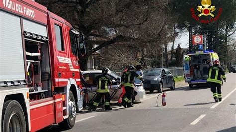 scontro tra un auto ed un autoarticolato paura in via decio raggi