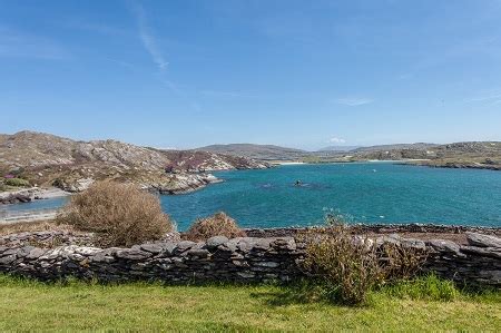 Dann mieten sie ein günstiges ferienhaus oder eine günstige ferienunterkunft auf achill island und begeben sie sich auf die spuren von heinrich bölls irischem tagebuch. Derryclare, Ferienhaus mit Meerblick in Irland mieten ...