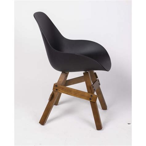 We saw the tim burton exhibit before this one and thought this chair. Design Stuhl mit Armlehne schwarz, Gestell aus Massivholz ...