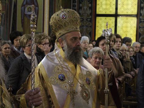 Σὲ τὴν ὑπερένδοξον νύμφην, καὶ παναγίαν θεοτόκον, τὴν τὸν κτίστην τεκοῦσαν, τῶν ὁρατῶν τε πάντων καὶ ἀοράτων, ἐν ὕμνοις μεγαλύνομεν. ΠΟΛΥΑΡΧΙΕΡΑΤΙΚΗ ΘΕΙΑ ΛΕΙΤΟΥΡΓΙΑ ΕΝ ΛΑΡΙΣΗ ΑΓΙΩΝ 06 - Ι.Μ ...
