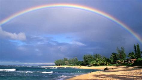 Menurut situs wikipedia, pelangi atau bianglala adalah gejala optik dan meteorologi berupa cahaya beraneka warna saling sejajar yang tampak di … Gambar-Pelangi-Yang-Indah - YouTube