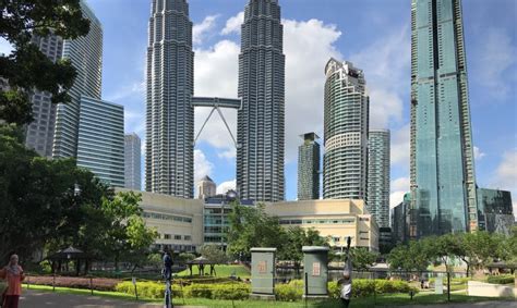 Menara kuala lumpur adalah sebuah menara dengan tinggi 421 meter. Segmen #KBBA9 : 10 Tempat Menarik Di Kuala Lumpur Untuk ...