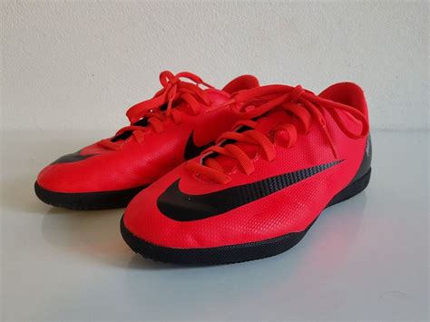 Setze auf diese fußballschuhe und schieße wie cristiano ronaldo! Hallen Fussballschuhe Nike CR7 Gr. 32 | Kaufen auf Ricardo