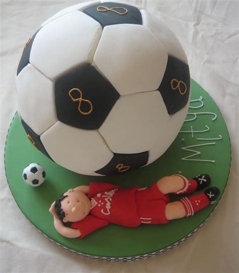 A kick at the pantry door: liverpool fc cake (dreaming of football) | football cake ...