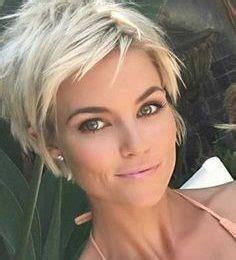 Vous avez un visage rond et ne savez pas sur quelle coupe de cheveux miser ? Coupe Coiffure Féminine Visage Rond : Coiffure courte ...