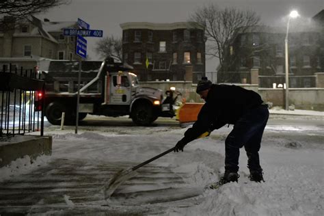 Winter Storm Churns Up East Coast With Deep Snow High Winds Bermuda Real