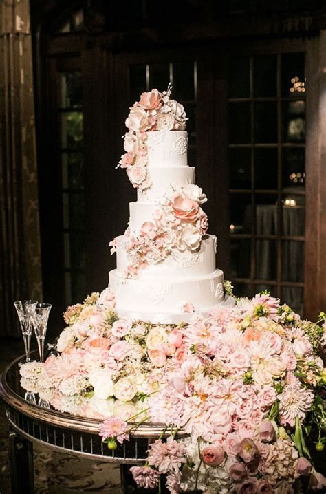 10 The Prettiest Floral Wedding Cakes For Any Season Vlrengbr