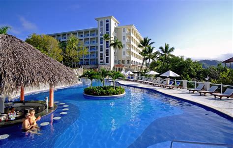 With 20 beachfront properties in the dominican republic, mexico and jamaica, bahia principe promises to set the stage for unforgettable memories and offer. Hotel Grand Bahia Principe Cayacoa - Samana, Dominikana
