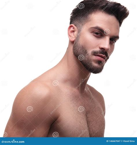 Vue De C T D Un Homme D Shabill Avec La Barbe Semblant Charmante Image Stock Image Du