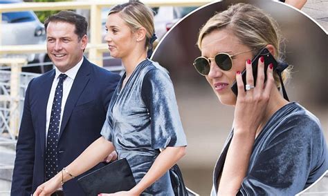 Jasmine Yarbrough Flaunts Her 120000 Engagement Ring Daily Mail Online