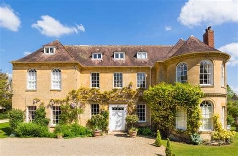 Self catering holiday cottages for large groups. Big cottages - big houses, large holiday homes and group ...