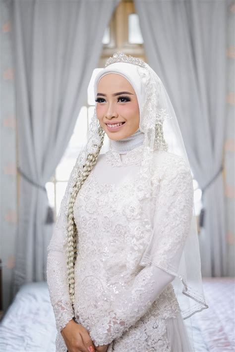 kebaya akad nikah white elegant laksmi kebaya muslimah and islamic bride bridestory