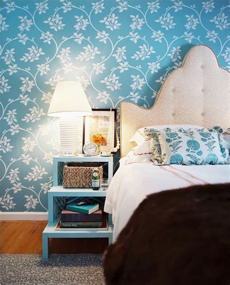 20 Captivating Bedrooms With Floral Wallpaper Designs