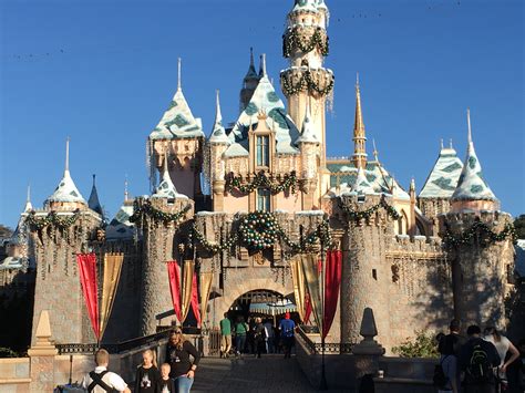 Photos Disneyland At Christmas The Kingdom Insider