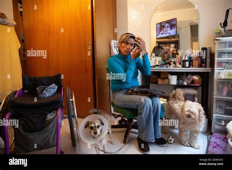 Palmira Retrat Con Sus Perros En Su Casa En Ciudad De M Xico El De Noviembre De