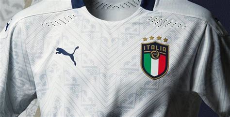 Italiens nationalteam wird auch bei der em 2020 vom deutschen sportartikelhersteller puma mit trikots versorgt werden. Italien EM 2020 Auswärtstrikot Enthüllt - Nur Fussball
