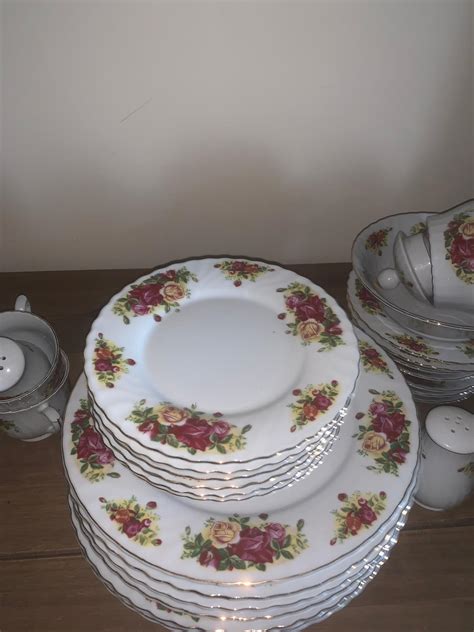 Royal Norfolk roses China dinner service in Rotherham for £30.00 for