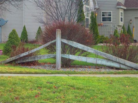 Therefore we will put some finishing touches on it that aren't necessary but make it look more expensive than it is. Corner Fence | I like these split rail fences. I would get ...