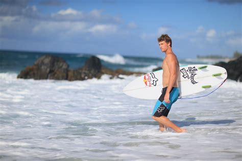 Hawaii Pro Surfer Ian Walsh Will Teach Amateurs Through Andaz Maui