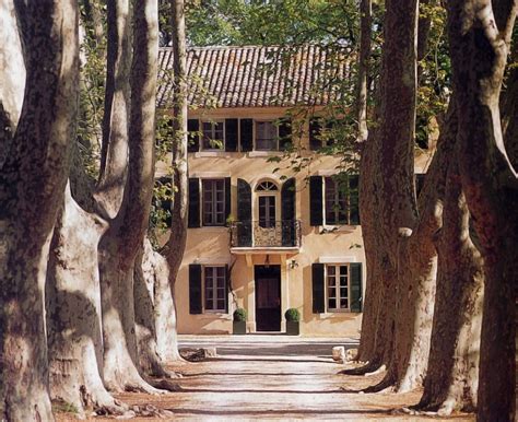 Maçon de père en fils depuis 3 générations, il a hérité du goût pour le bel ouvrage et la passion pour les vieilles pierres. Elle Décoration Mas Mireille Bosc architecte saint remy de ...