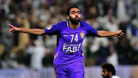 أغلق مسؤولو نادى العين الإماراتى ملف إعارة حسين الشحات، الظهير الأيمن للفريق، للنادى الأهلى، وأعلنوا تمسكهم باللاعب لكونه من أحد العناصر الأساسية والمهمة التى يحتاجها. الشحات: مستقبلي مع العين يتحدد بعد مونديال الأندية