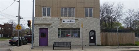 Open for breakfast, lunch and dinner. Village Gate - Bar - Niagara Falls - Niagara Falls