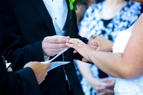 Can't decide between two or three? 10 Modern wedding vows you should take | inviter.com