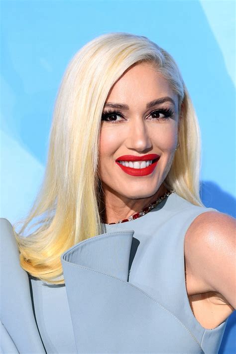 Welcome to the gwen stefani subreddit! Gwen Stefani Has a Bob With Bangs on The Voice | InStyle.com