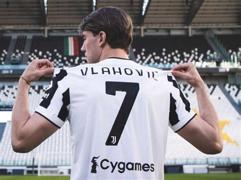 Dusan Vlahovic Goes Full Balotelli As Juventus Newbie Explains Shirt