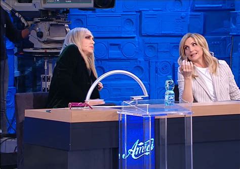 Elena d'amario ha lasciato amici di maria de filippi. "Fai del Bullismo agli Allievi": Lorella Cuccarini si ...