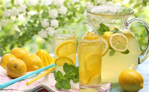 Learn all about how lemon water can help soothe your stomach after a the difference water makes. 14 Useful Ways On How To Use Lemon For Acid Reflux