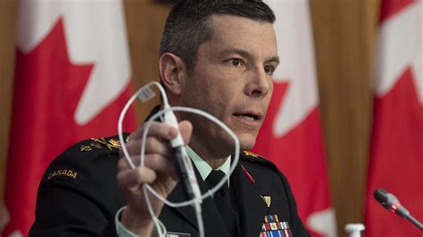 الجيش الكندي يحقق مع جنرال كان مسؤولاً عن حملة التطعيم ضدّ كوفيد 19