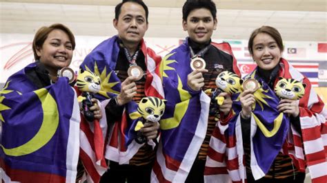 Verb i have to go back in the house and grab my car keys. Malaysia grab gold, silver in mixed pairs
