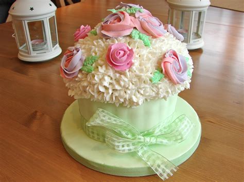 Გვერდებიbusinessesსაკვები და სასმელისაცხობიwholesale bakerycakes.comვიდეოებიhow to make a shopkins jumbo cupcake cake and cupcakes. My Cake Decorating Adventure - 9 - Giant Cupcake | The ...