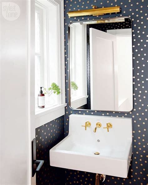 25 Chic Ways To Use Wallpaper In A Guest Bathroom