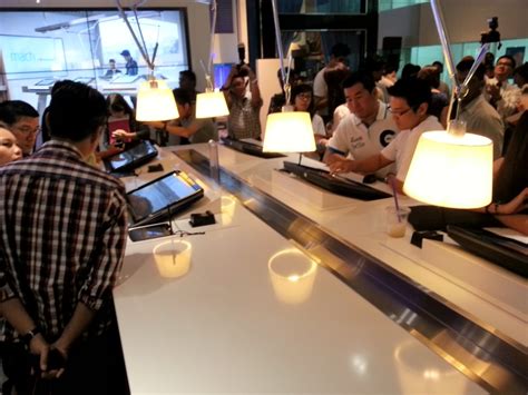 Get one of hong leong's credit card and enjoy extensive cashbacks, reward points and amazing deals from local and international merchants. The "Gen Y" Banking Revolution by Hong Leong Bank | Hype ...