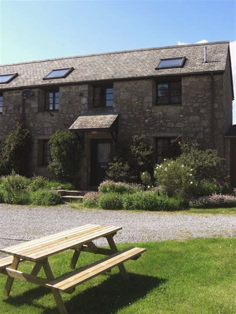 Situated right in the very heart of devon, dartmoor is an ancient landscape of stunning views, awe inspiring granite tors, deep wooded valleys with fast flowing rivers. A79 Holiday cottage in Haytor Vale, Dartmoor, Devon ...