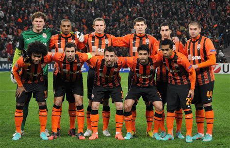 Shajtar donetsk (en ucraniano, фк шахтар донецьк, fk shajtar donetsk), conocido internacionalmente por su transcripción al inglés shakhtar donetsk, es un equipo de fútbol de la ciudad de donetsk, ucrania. Seis jugadores del Shakhtar Donetsk se niegan a regresar a ...